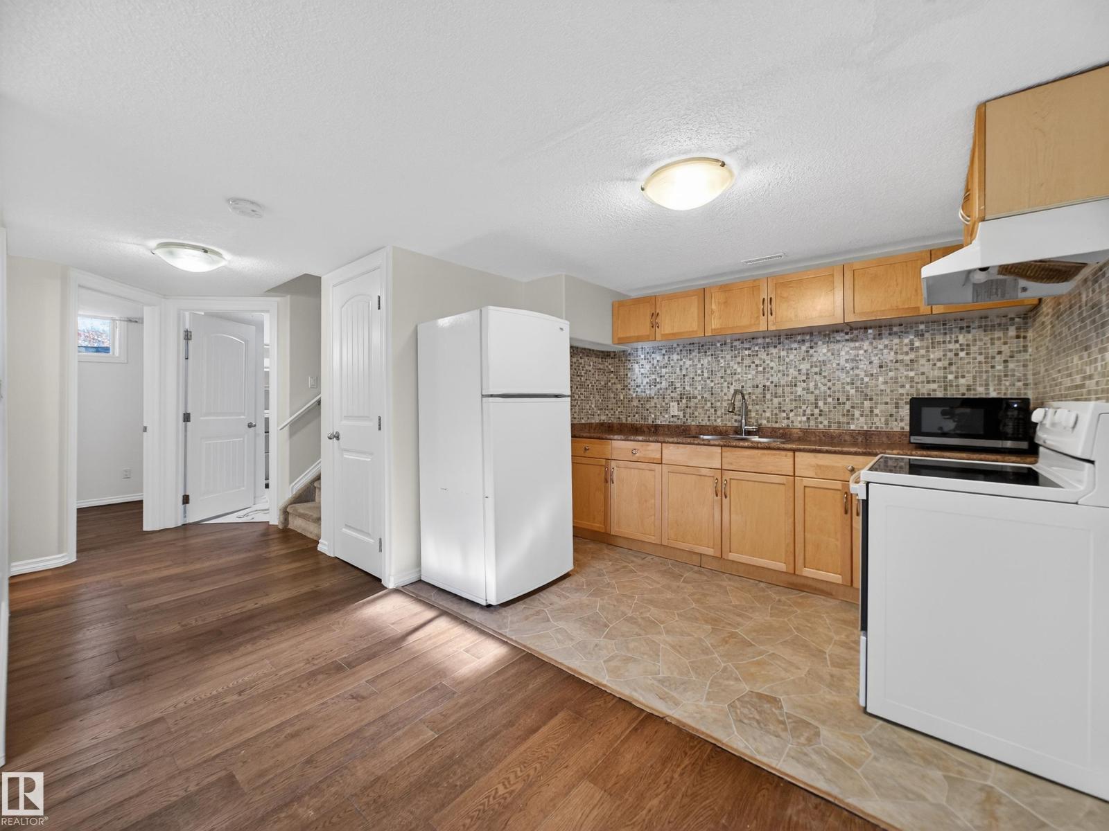 11933 77 ST NW, Edmonton