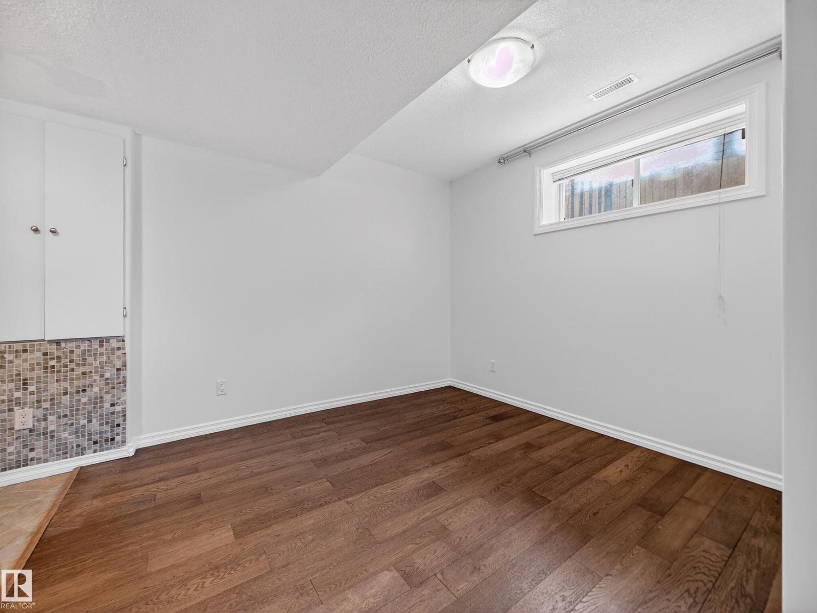 11933 77 ST NW, Edmonton