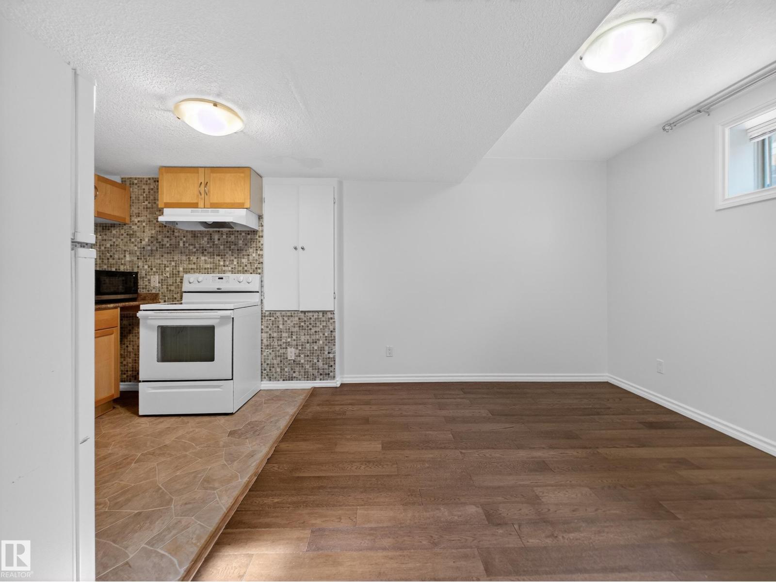11933 77 ST NW, Edmonton