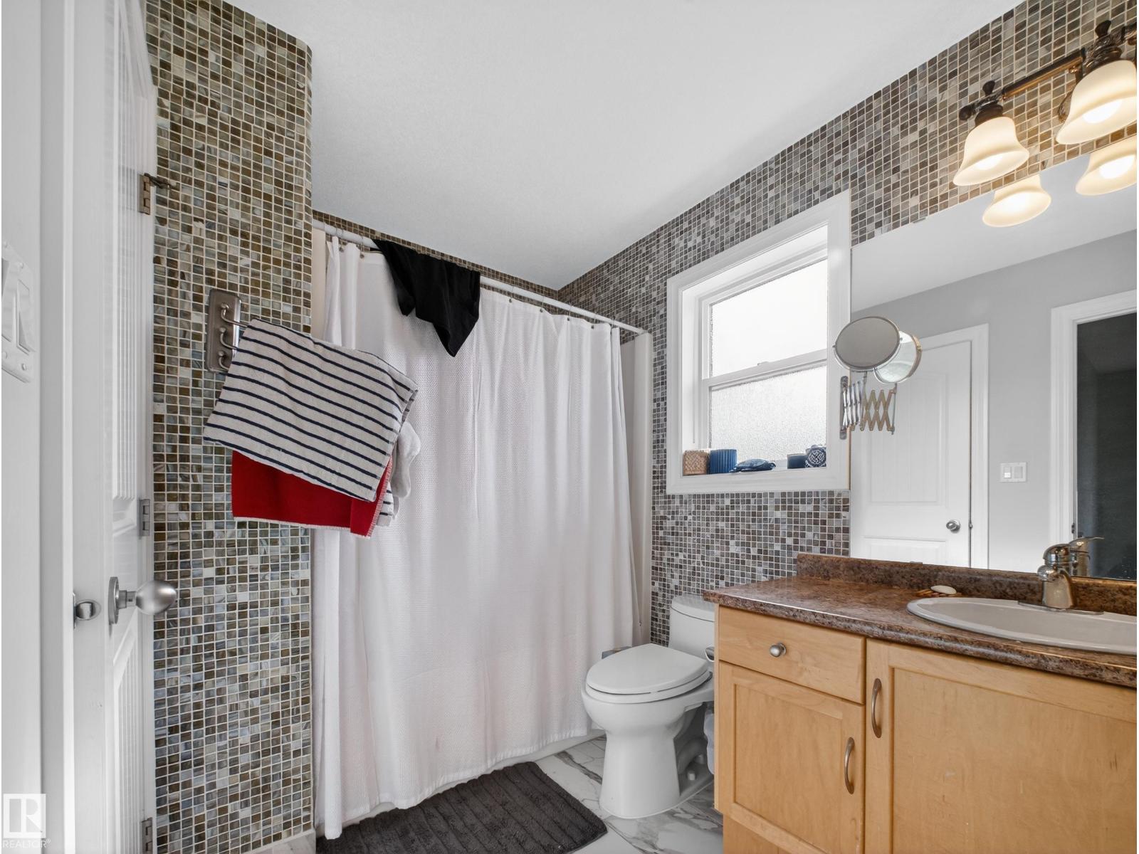 11933 77 ST NW, Edmonton