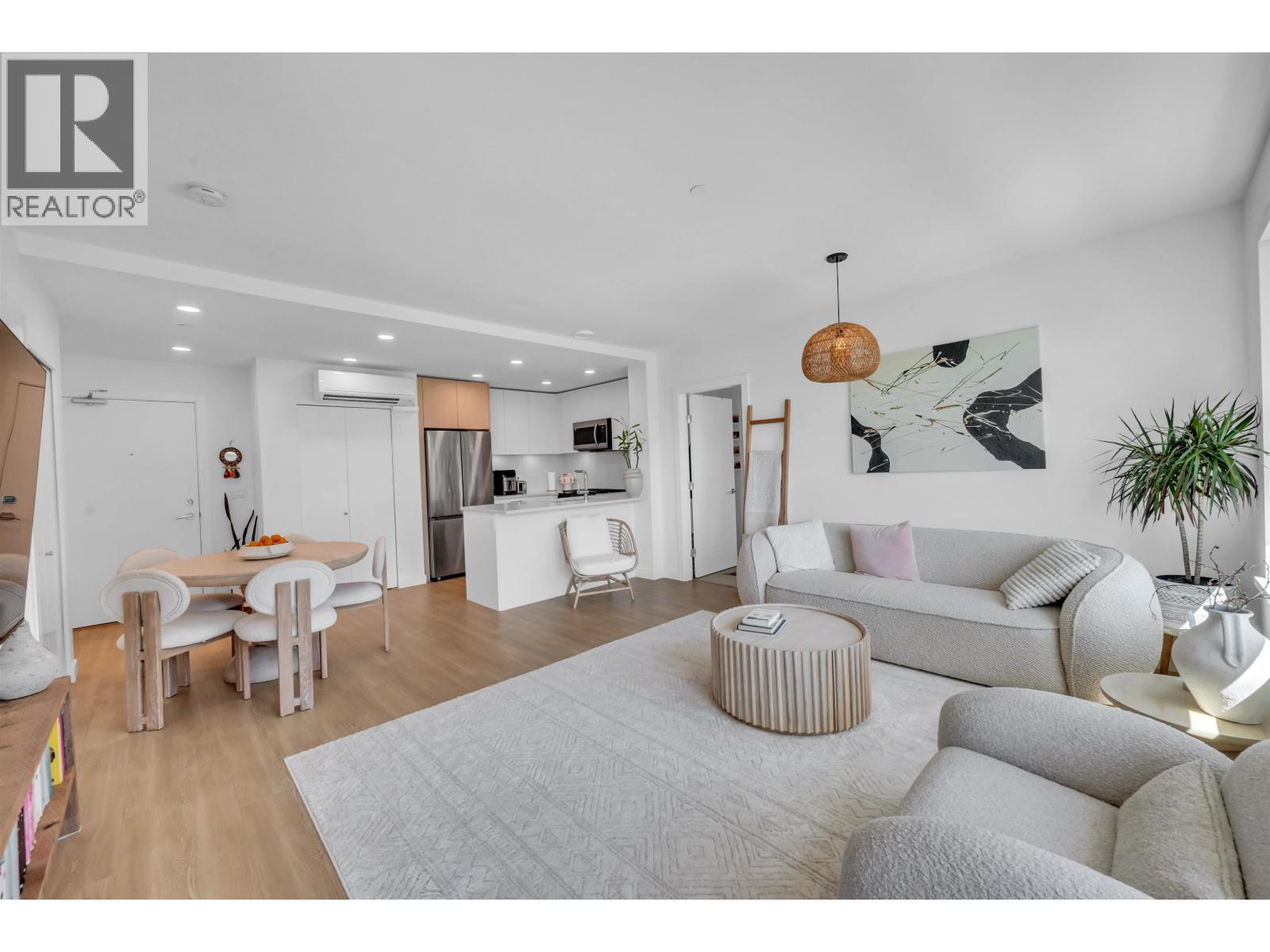 417 723 GROVER AVENUE, Coquitlam
