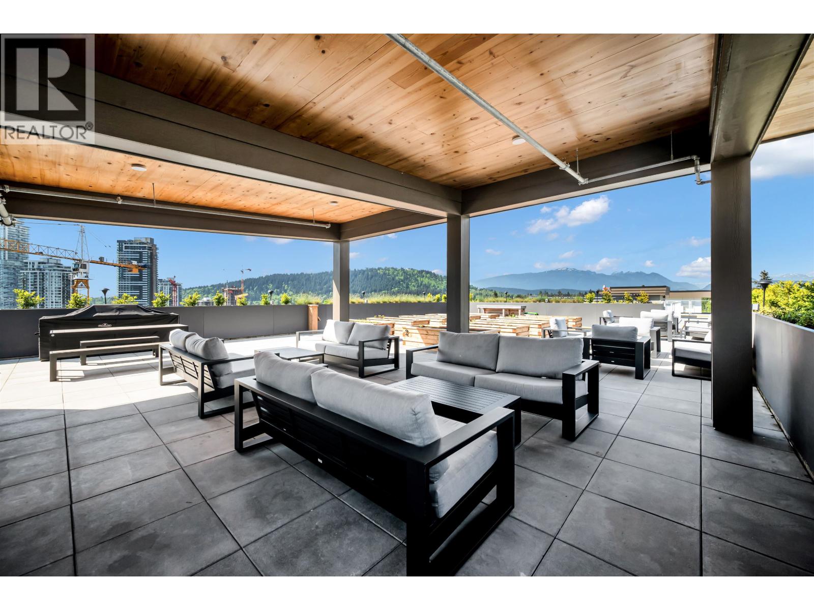 417 723 GROVER AVENUE, Coquitlam