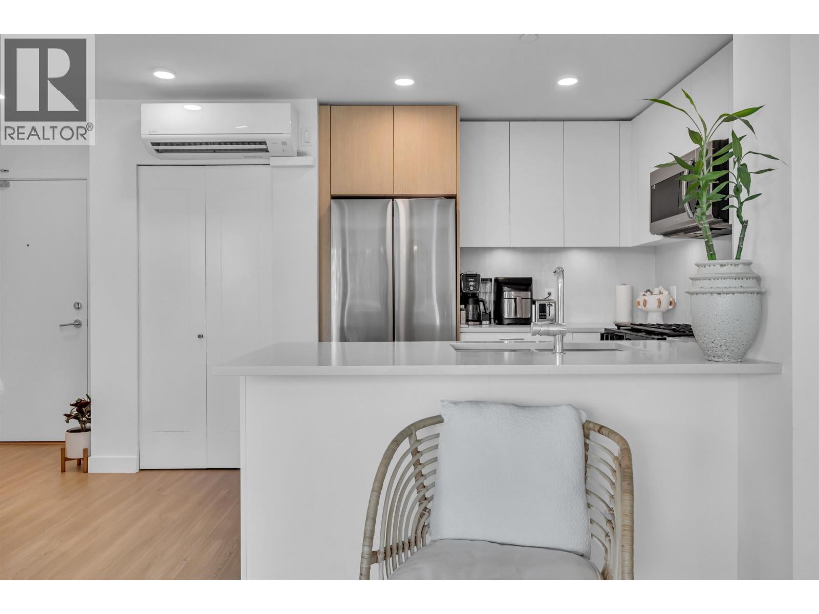 417 723 GROVER AVENUE, Coquitlam