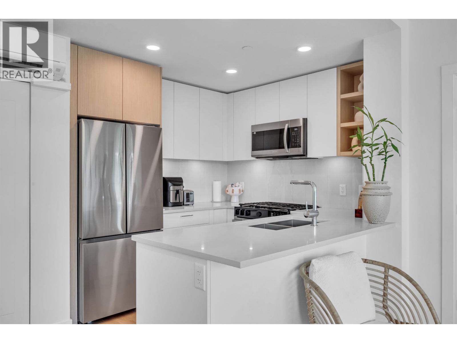 417 723 GROVER AVENUE, Coquitlam