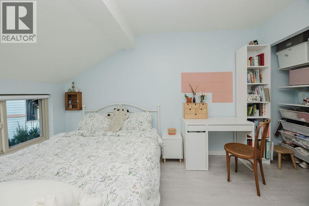 5 623 FARNHAM ROAD, Gibsons