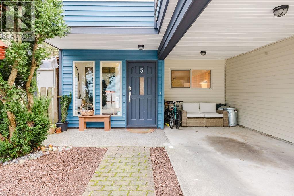 5 623 FARNHAM ROAD, Gibsons