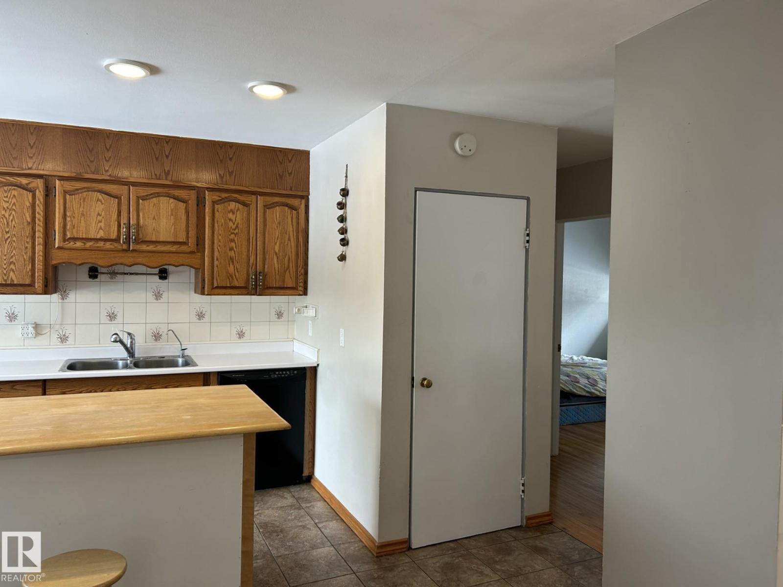 9128 83 ST NW, Edmonton