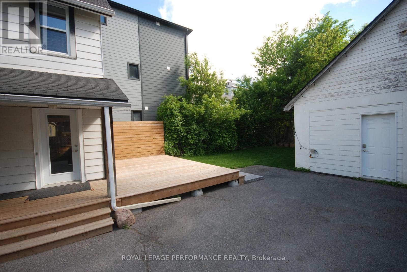 345 TWEEDSMUIR AVENUE - 24