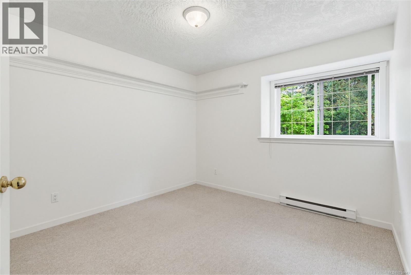 5272 Cordova Bay Rd - 25