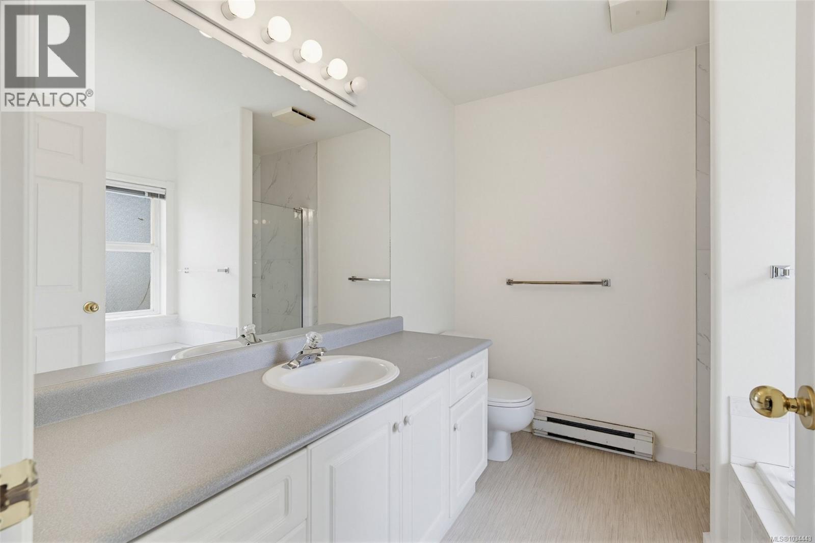  5272 Cordova Bay Road, Saanich
