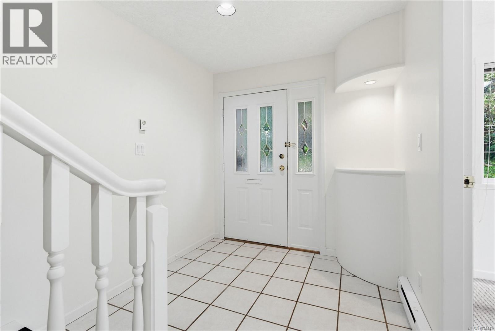 5272 Cordova Bay Rd - 6