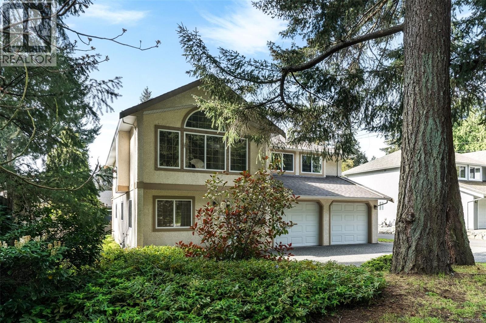 5272 Cordova Bay Rd - 4