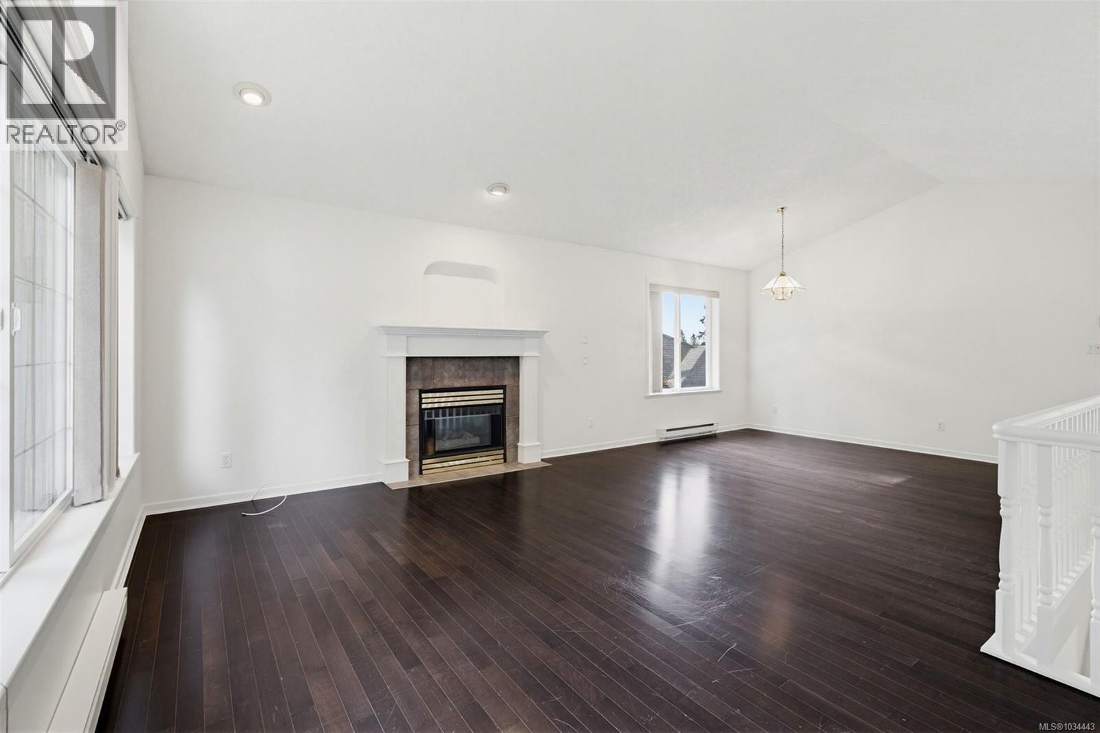 5272 Cordova Bay Rd - 13