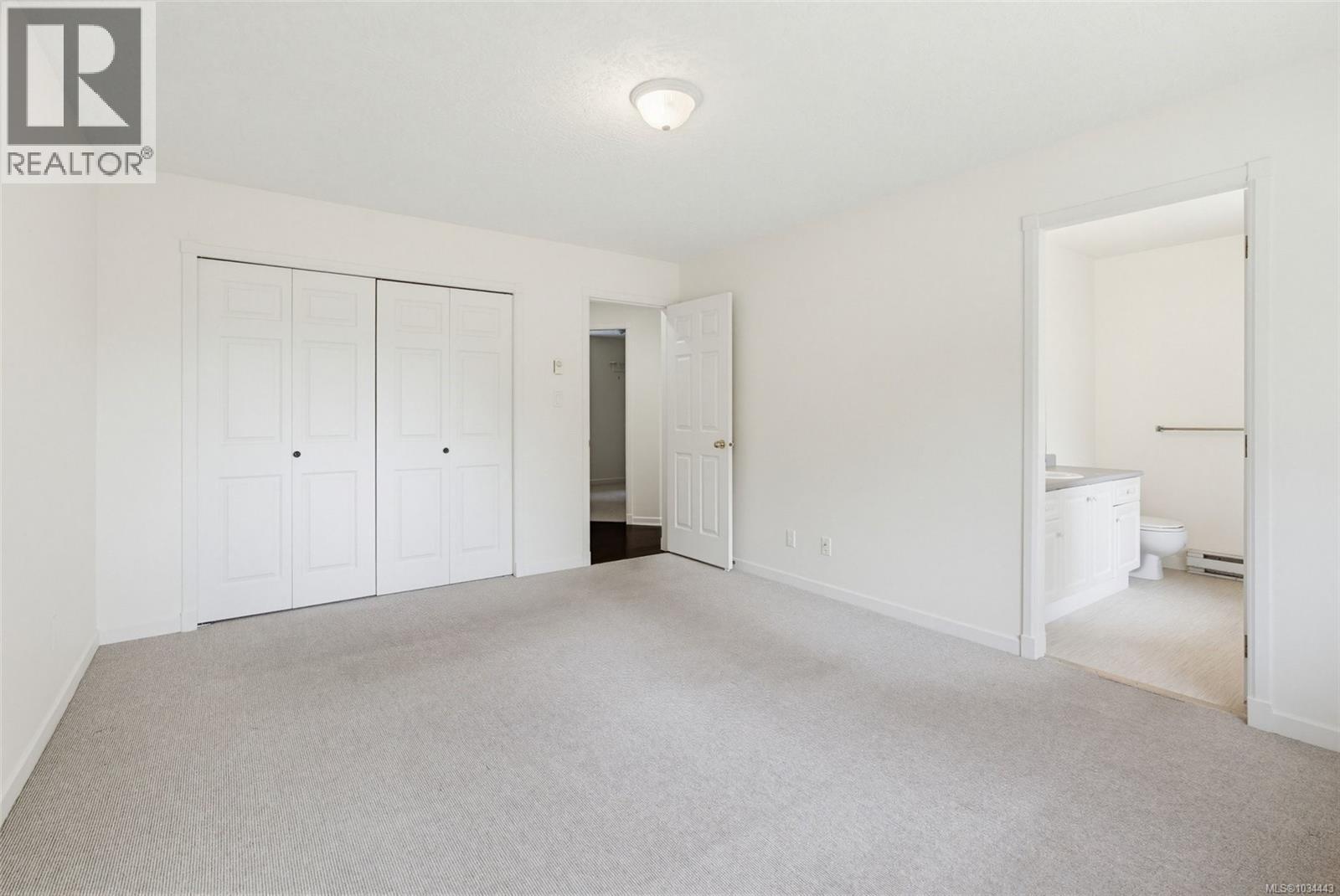  5272 Cordova Bay Road, Saanich