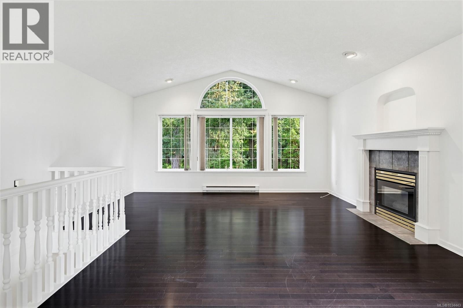 5272 Cordova Bay Rd - 11