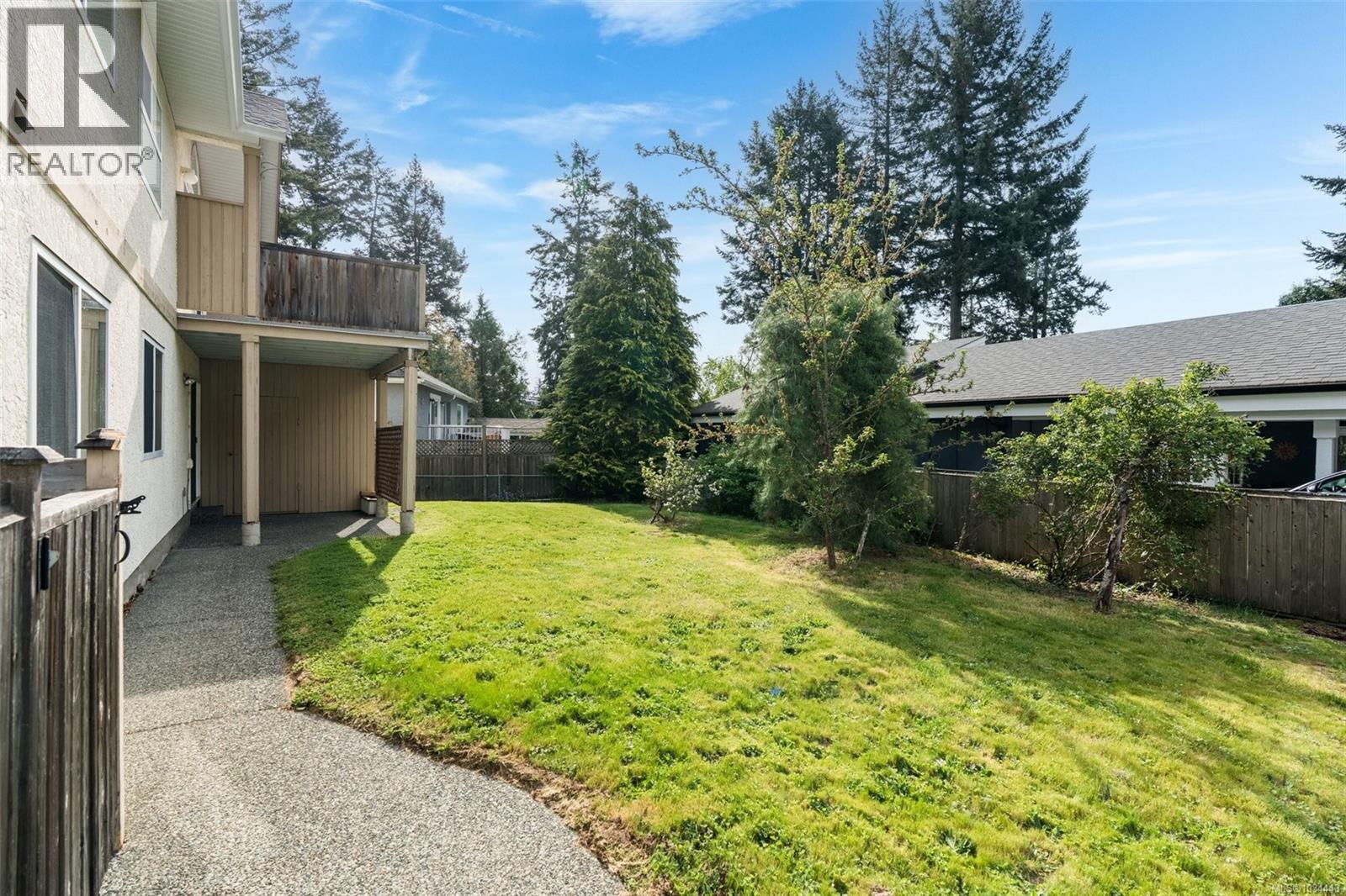 5272 Cordova Bay Rd - 37