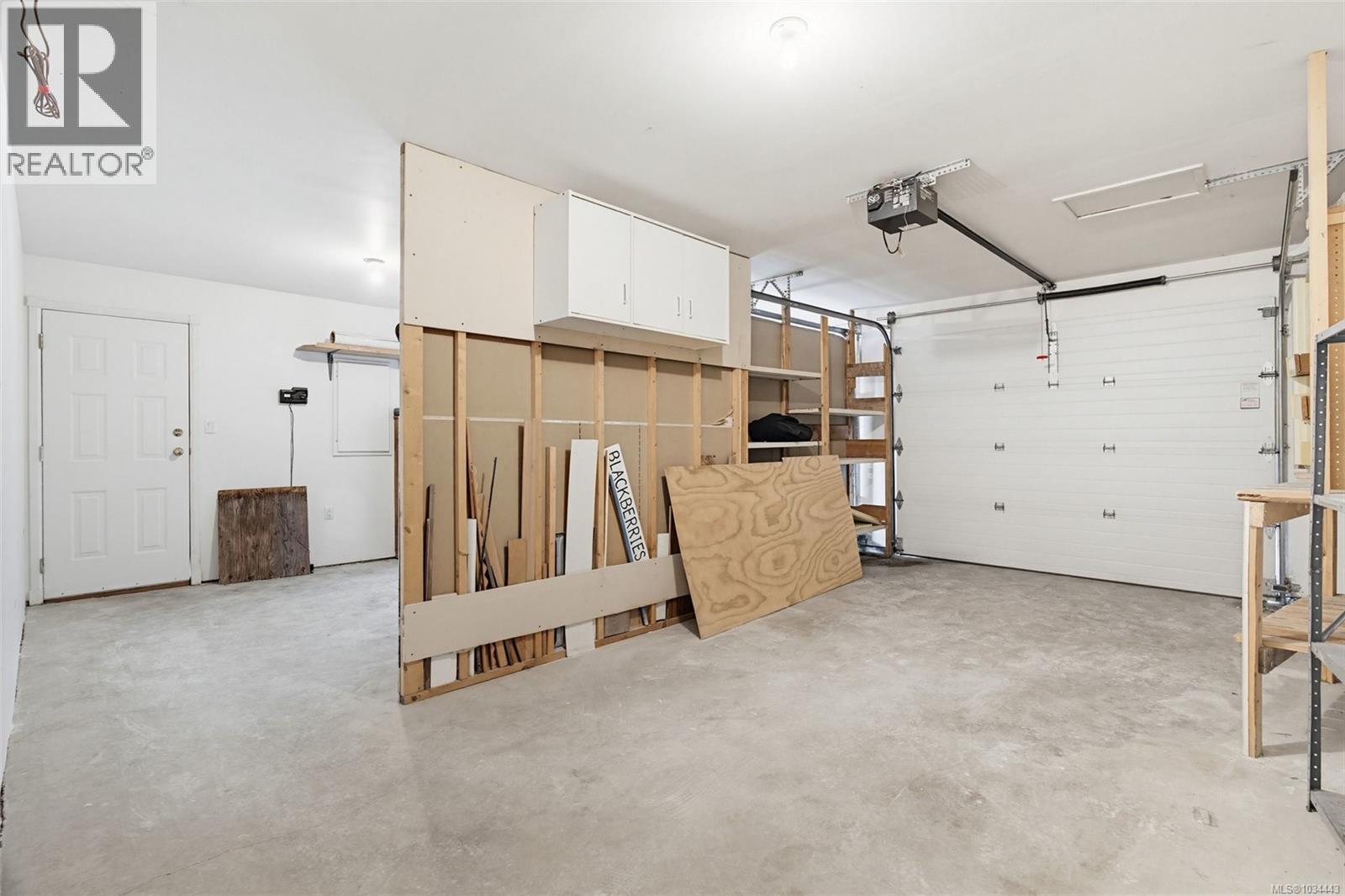 5272 Cordova Bay Rd - 35