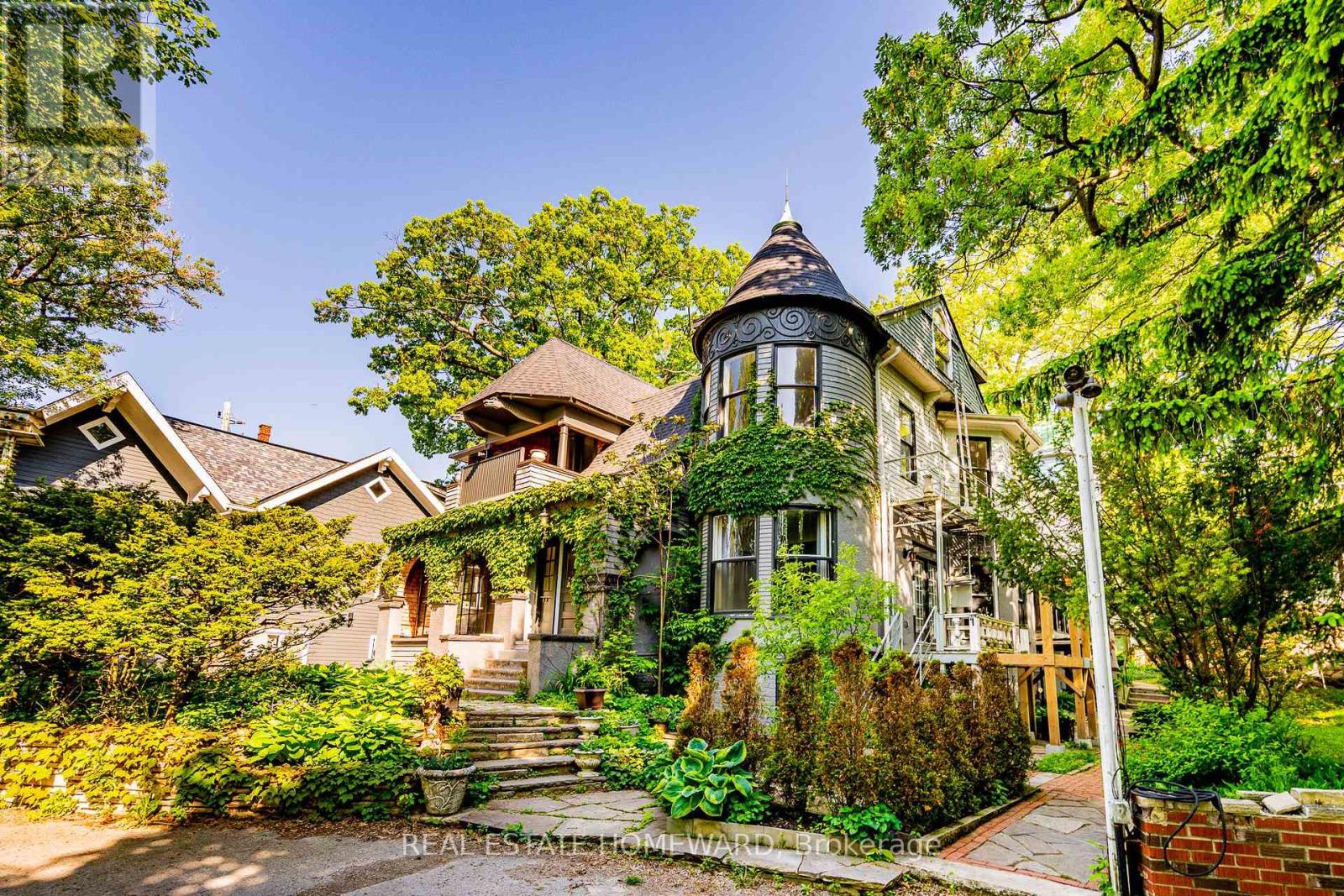 3025 QUEEN STREET E - 1