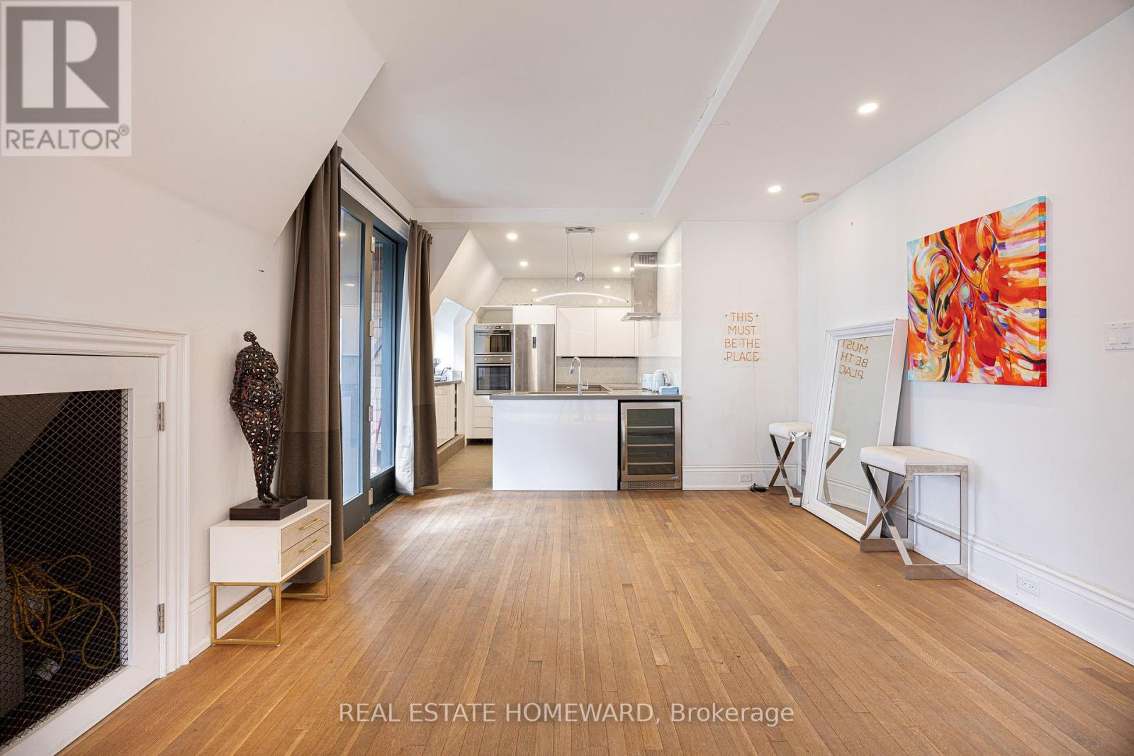 3025 QUEEN STREET E - 17