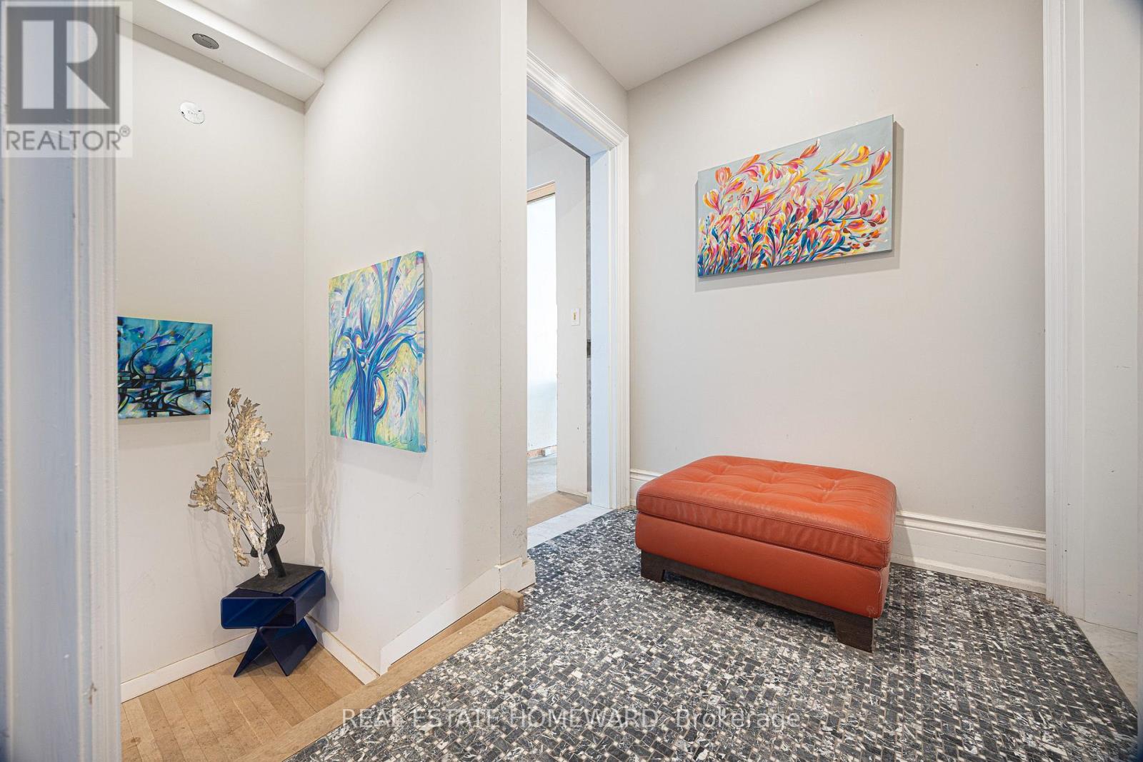 3025 QUEEN STREET E - 23