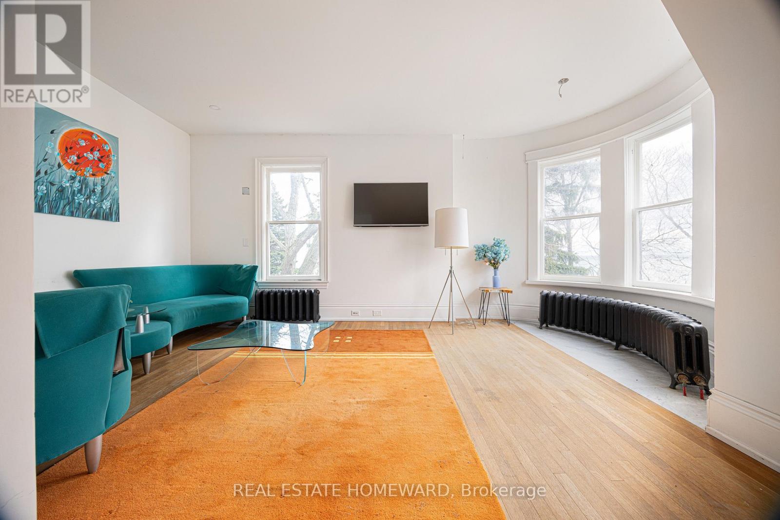 3025 QUEEN STREET E - 24