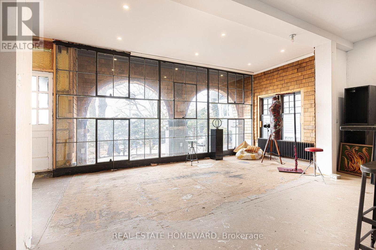 3025 QUEEN STREET E - 30