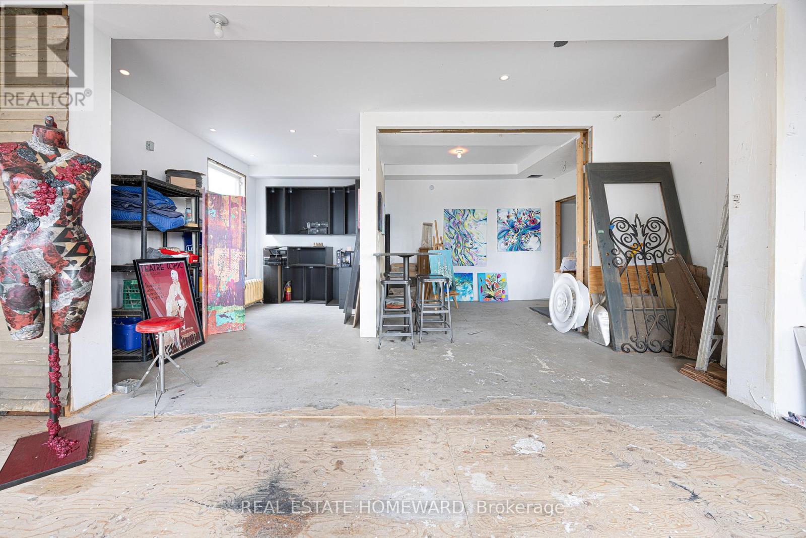 3025 QUEEN STREET E - 31