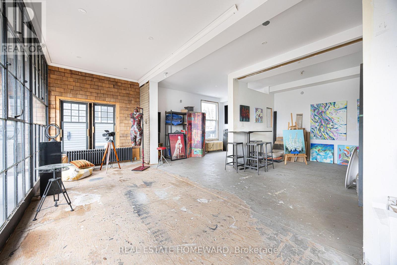 3025 QUEEN STREET E - 34