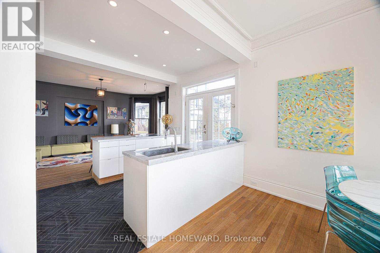 3025 QUEEN STREET E - 36