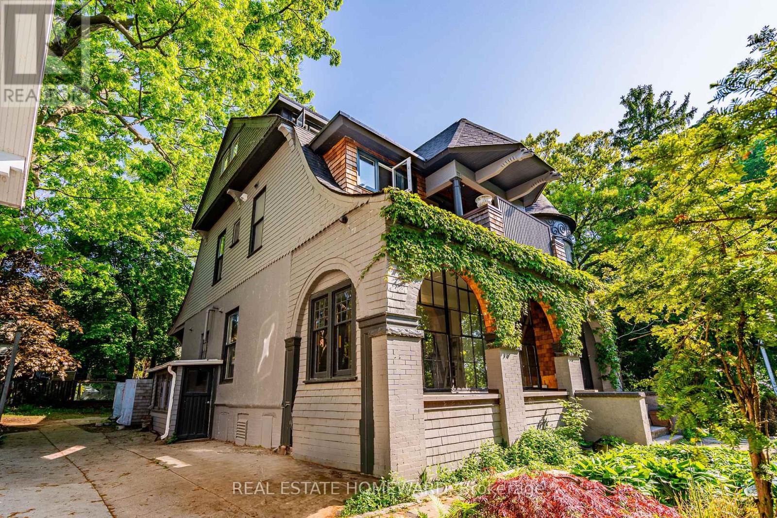 3025 QUEEN STREET E - 4