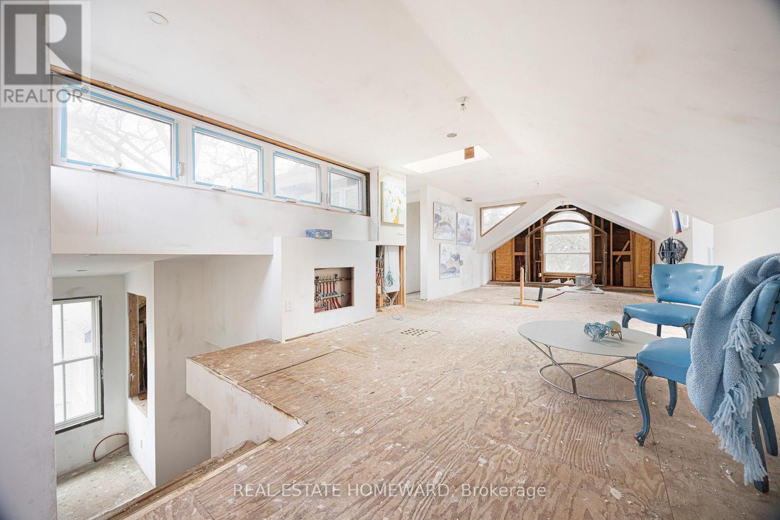 3025 QUEEN STREET E - 8