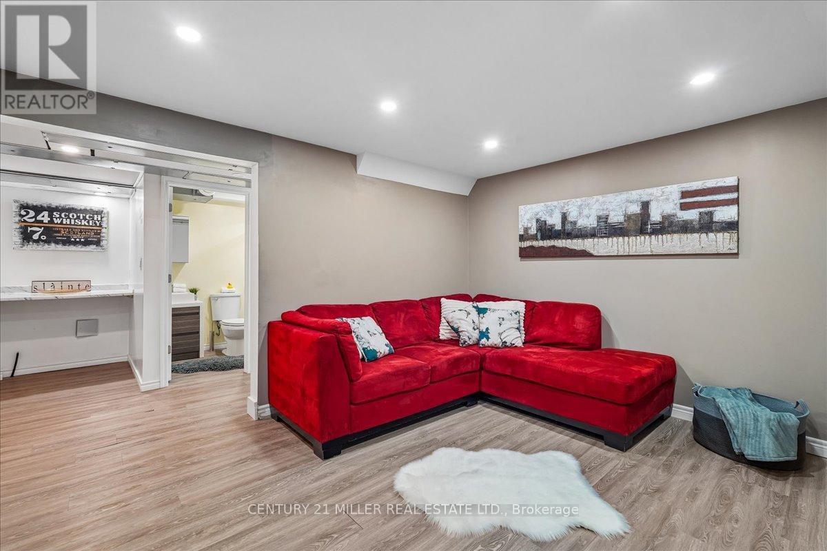 #57 2019 TRAWDEN WAY - 34