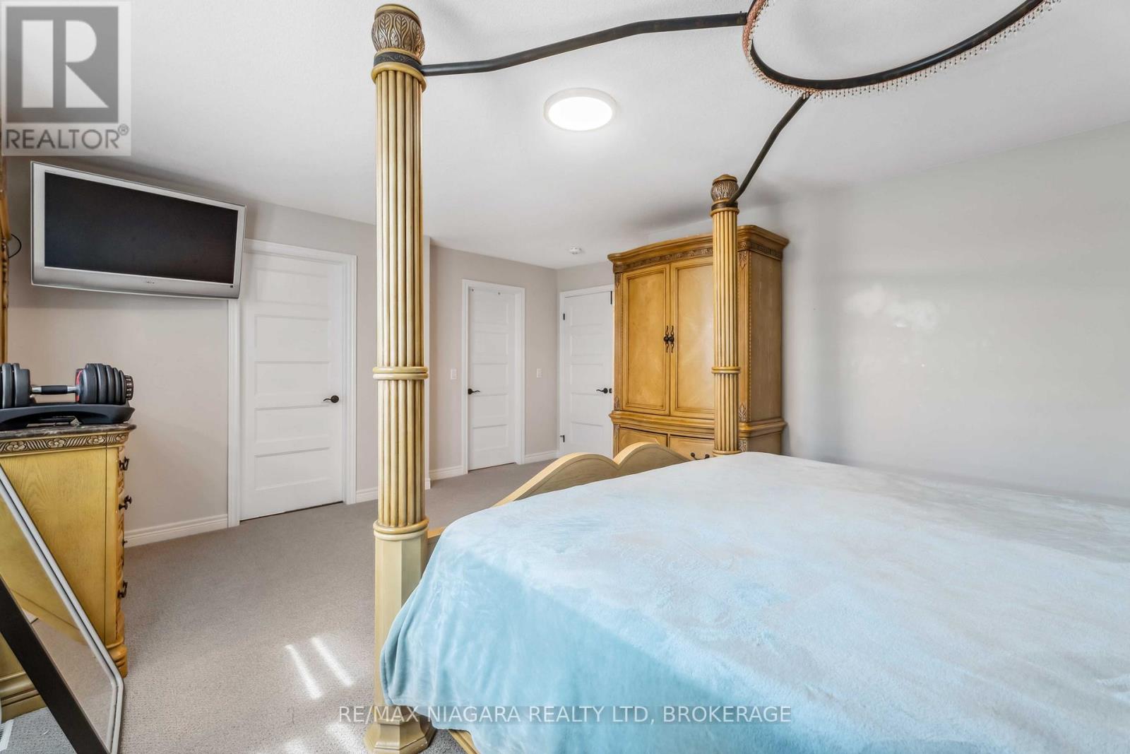 1 HOPKINS STREET - 31