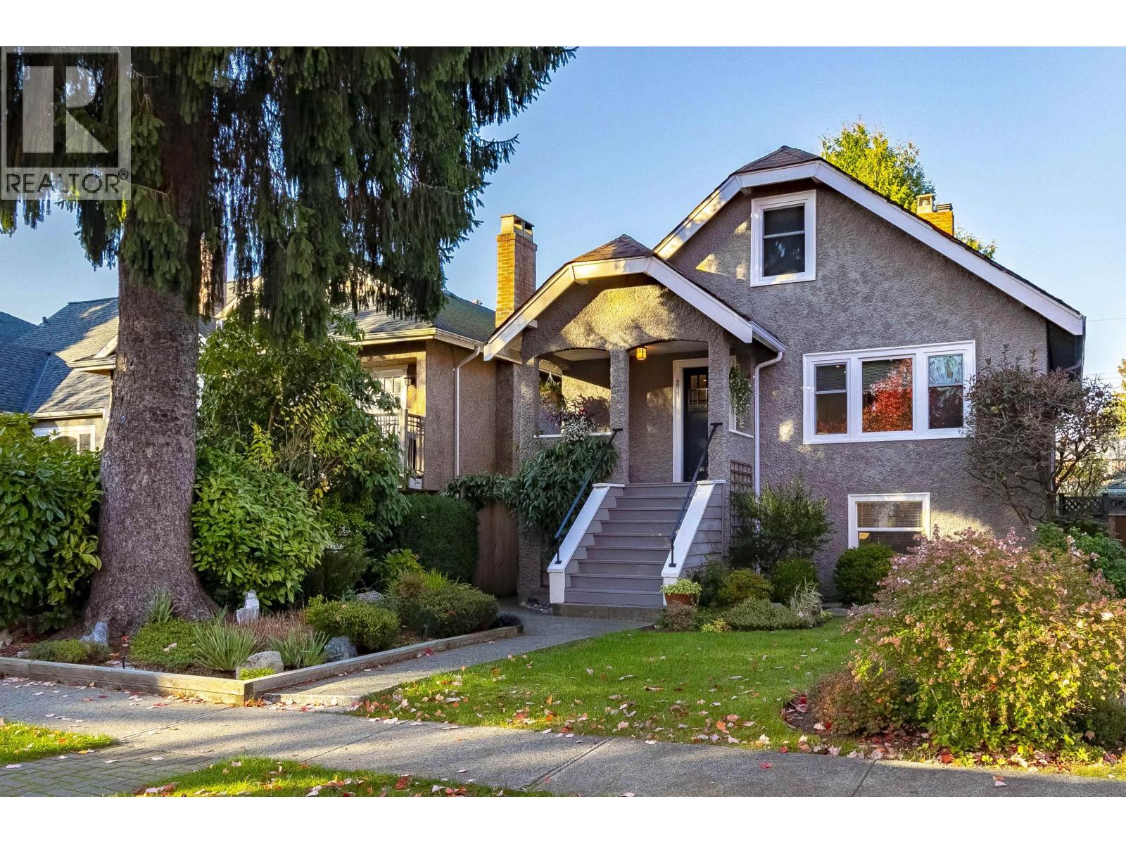 Main 4517 WEST 14TH AVENUE, Vancouver