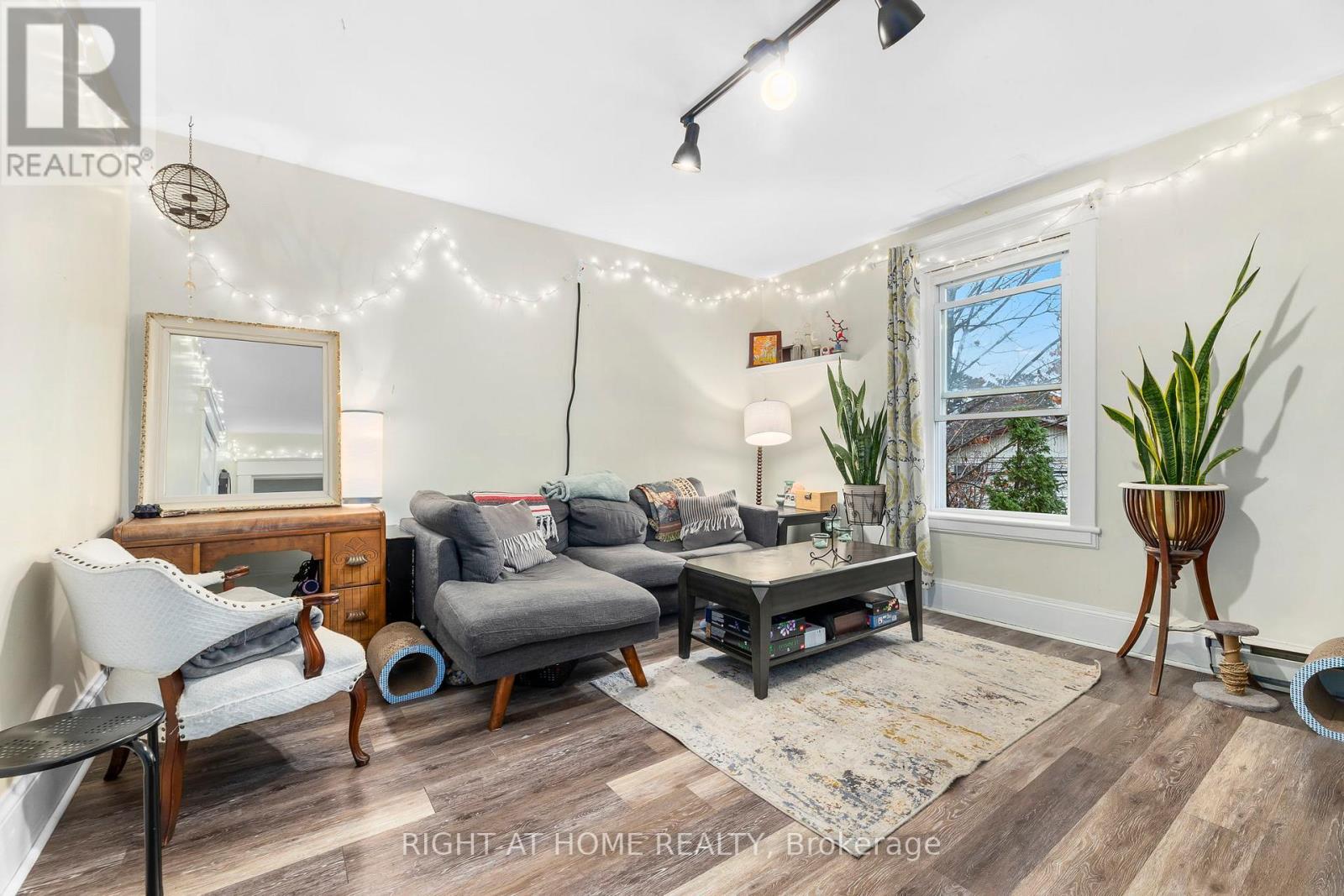 105 GIBSON STREET - 17