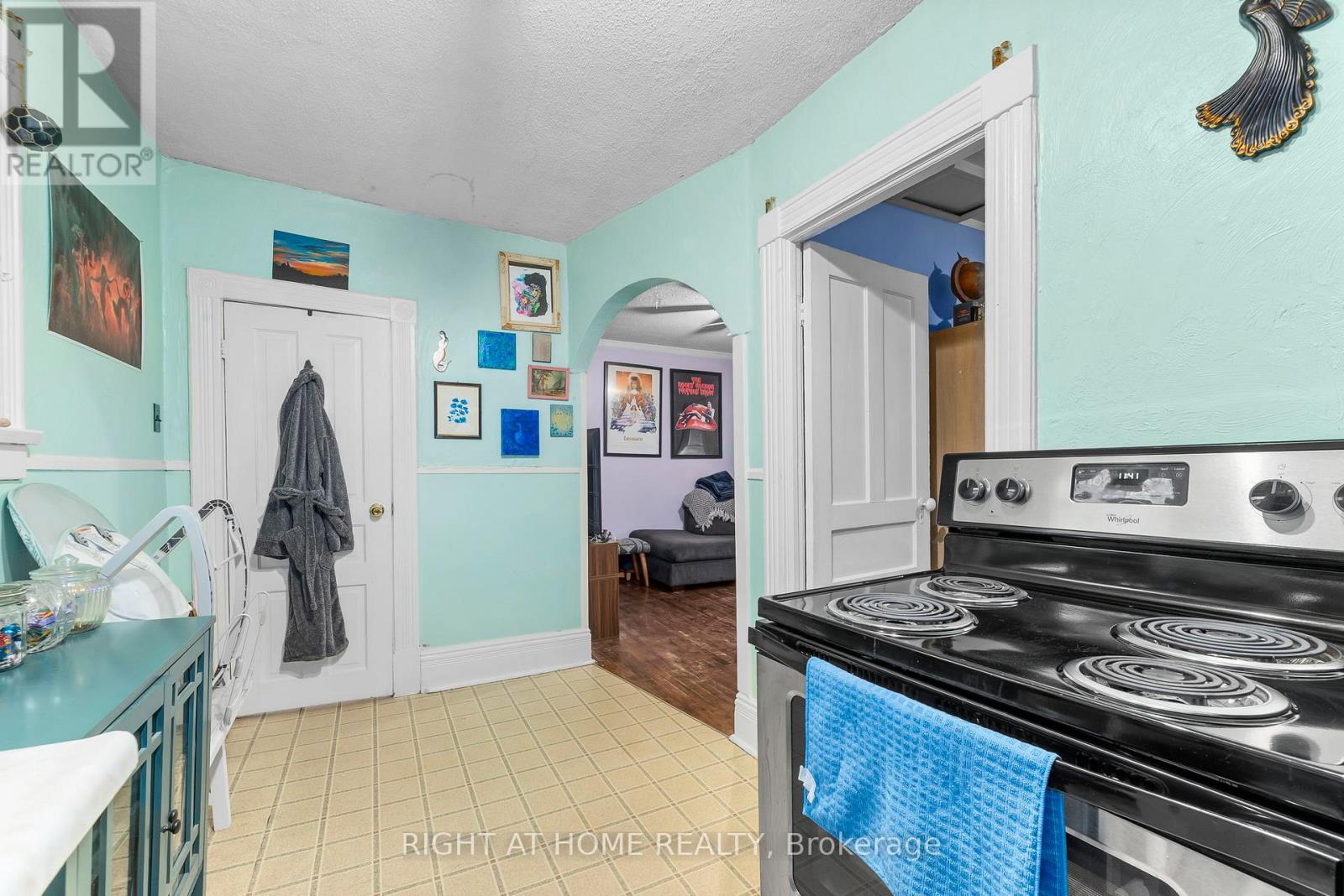 105 GIBSON STREET - 28