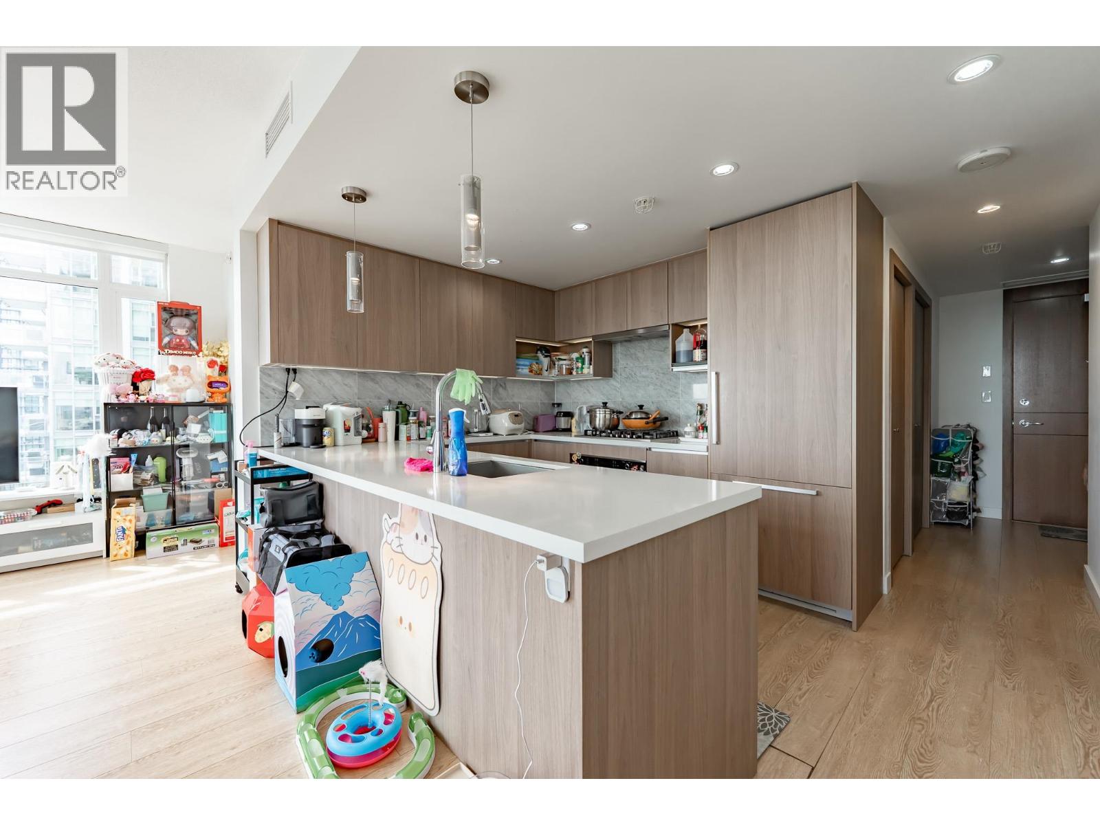 2 Bed, 2 Bath House for Sale in Burnaby – 1901 6538 NELSON AVENUE, Burnaby - Image 10