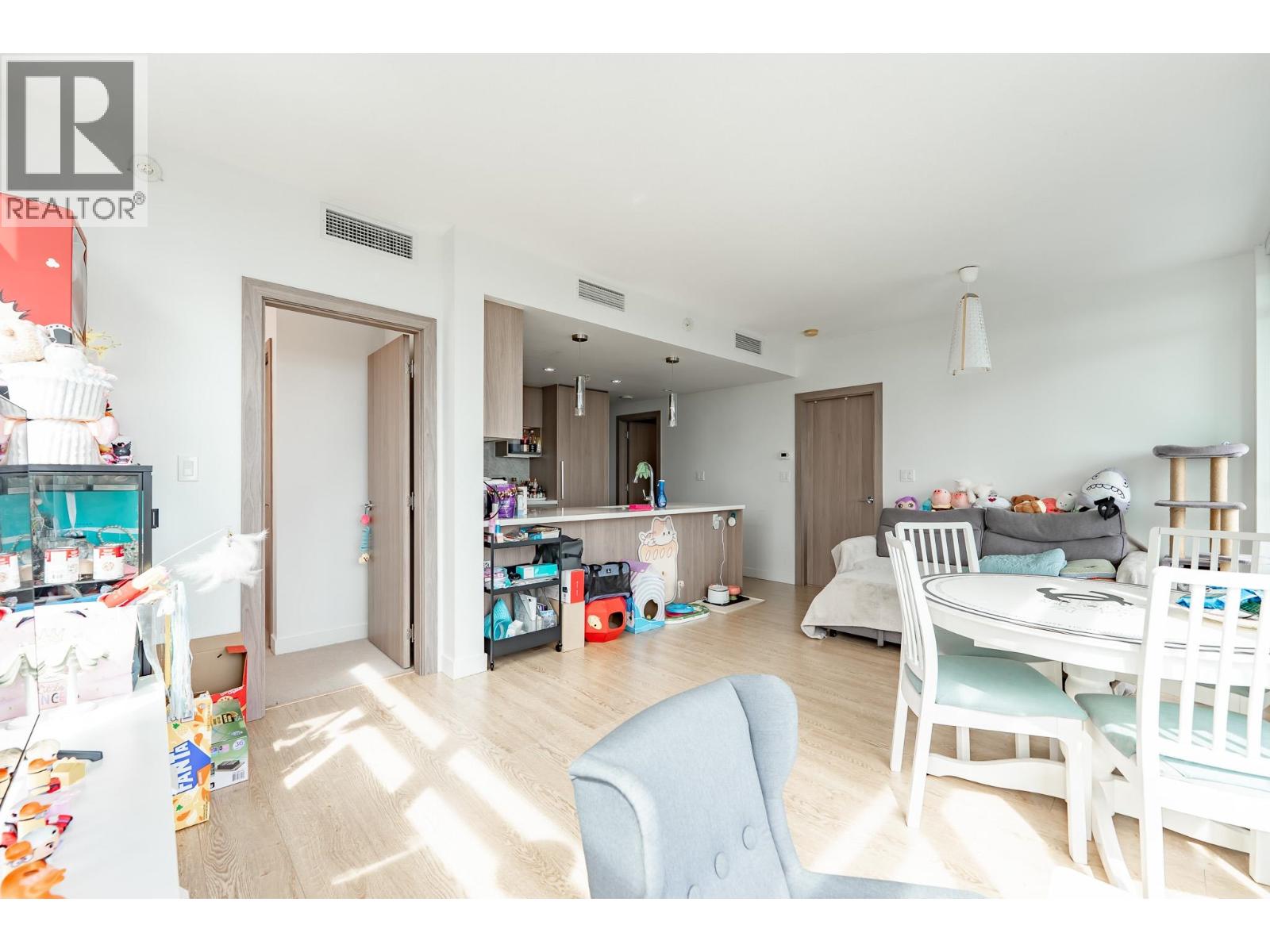 2 Bed, 2 Bath House for Sale in Burnaby – 1901 6538 NELSON AVENUE, Burnaby - Image 7