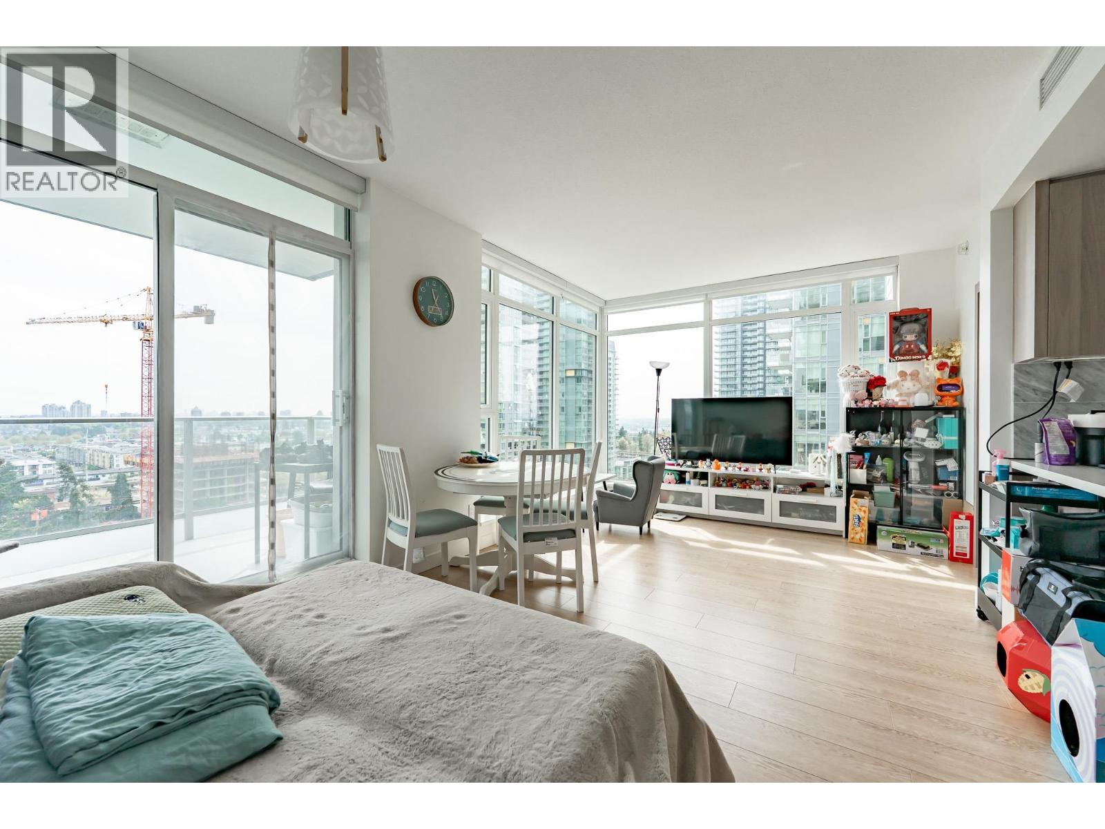 2 Bed, 2 Bath House for Sale in Burnaby – 1901 6538 NELSON AVENUE, Burnaby - Image 9
