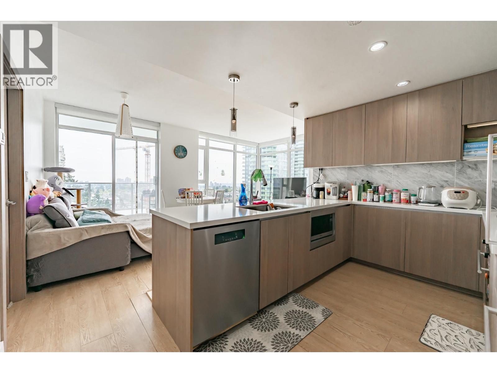2 Bed, 2 Bath House for Sale in Burnaby – 1901 6538 NELSON AVENUE, Burnaby - Image 13