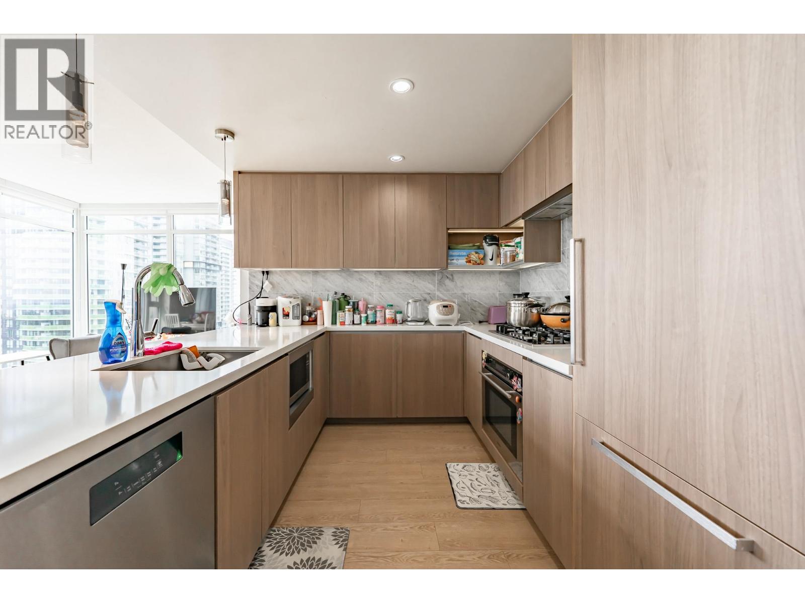 2 Bed, 2 Bath House for Sale in Burnaby – 1901 6538 NELSON AVENUE, Burnaby - Image 12