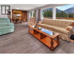 Full bathroom - 3526 Island Pond Road, Skookumchuck, BC V0B2E0 Photo 10