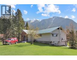 3526 Island Pond Road, Skookumchuck, BC V0B2E0 Photo 44