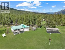 Foyer - 3526 Island Pond Road, Skookumchuck, BC V0B2E0 Photo 6