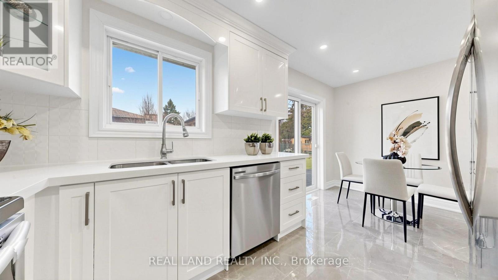 54 MARBLEMOUNT CRESCENT - 19