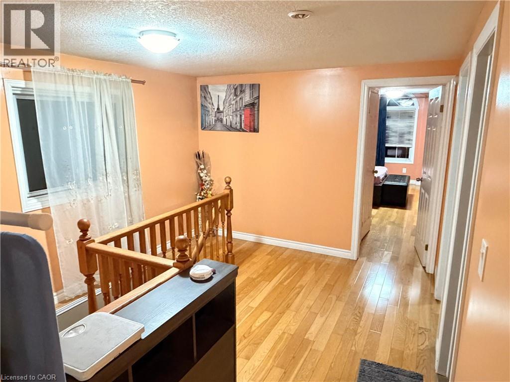 1126 COPPER LEAF Crescent, Kitchener, Ontario, N2E3W4 — Photo 5