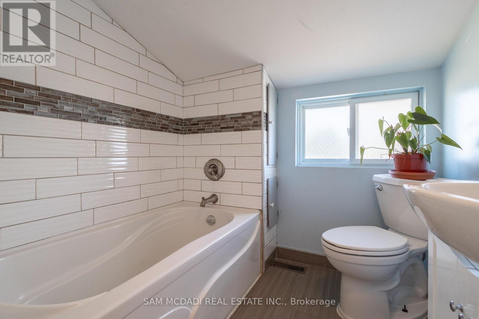 55 ALLAN AVENUE - 23