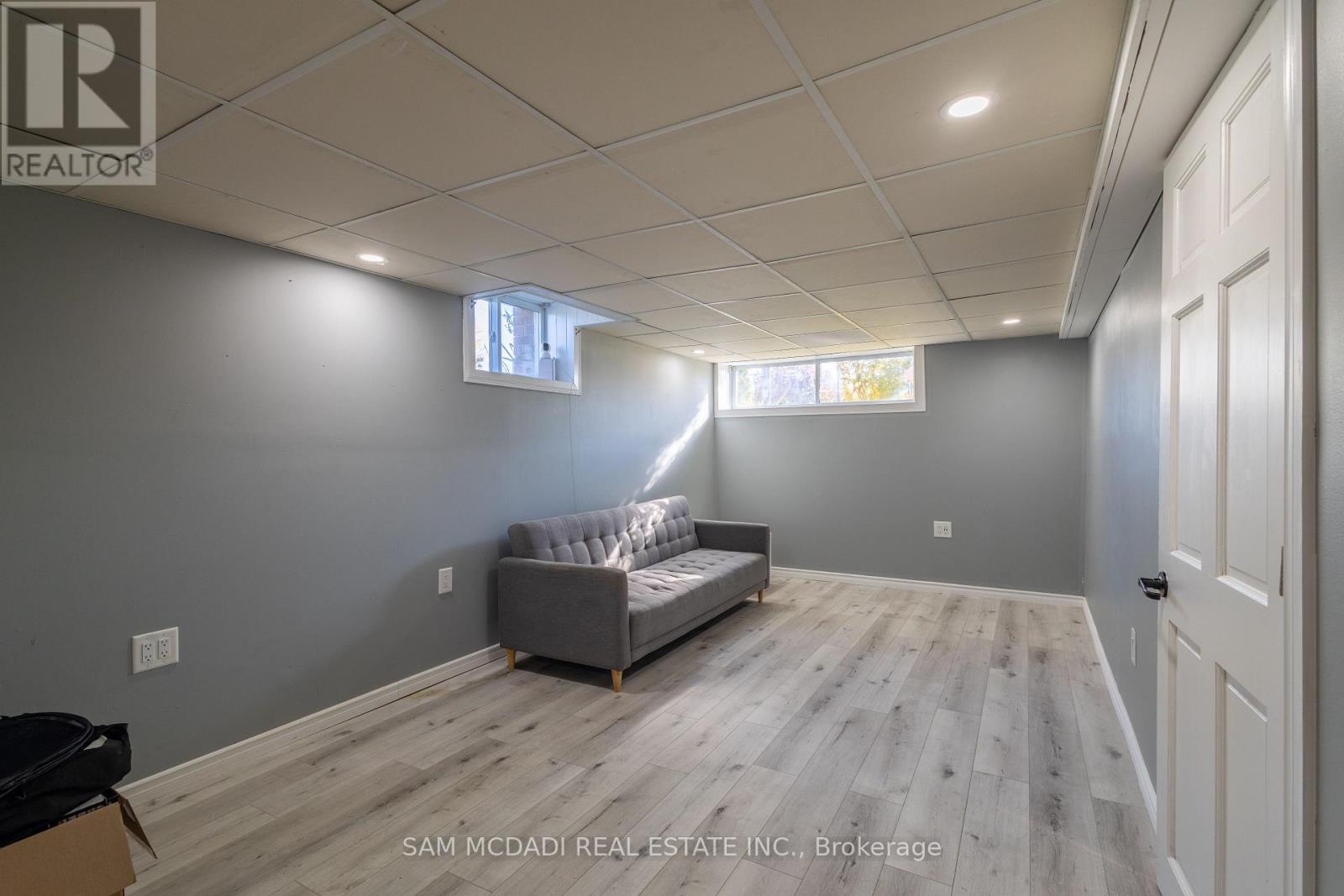 55 ALLAN AVENUE - 29