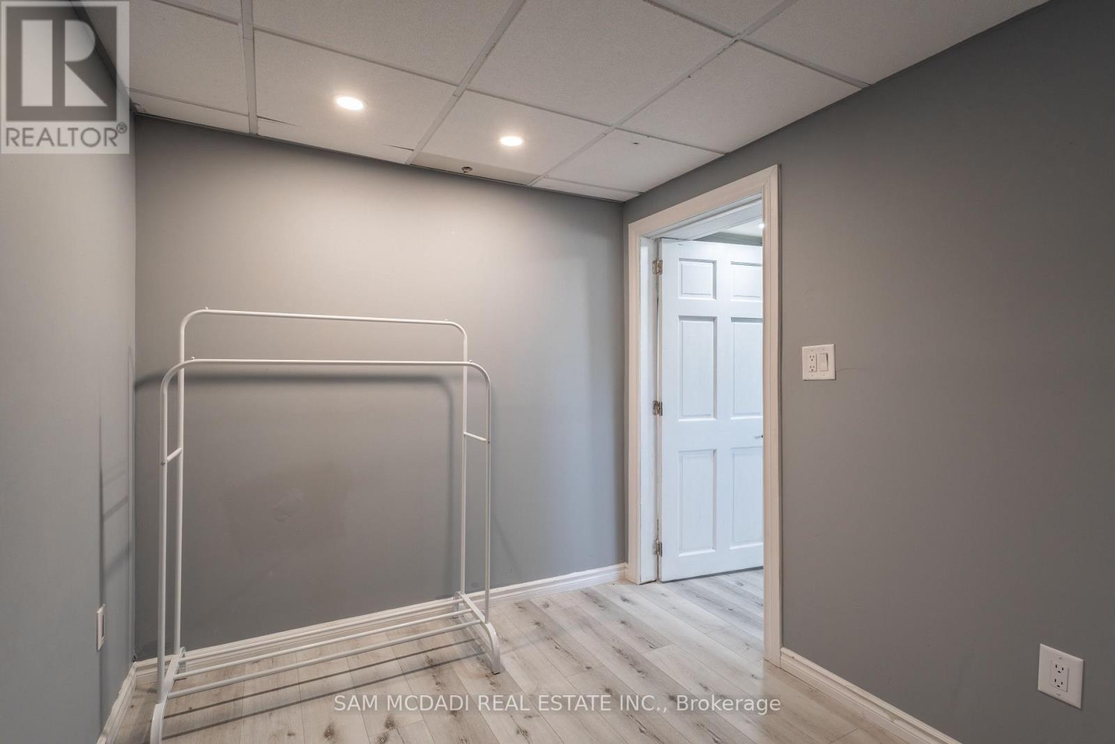 55 ALLAN AVENUE - 32
