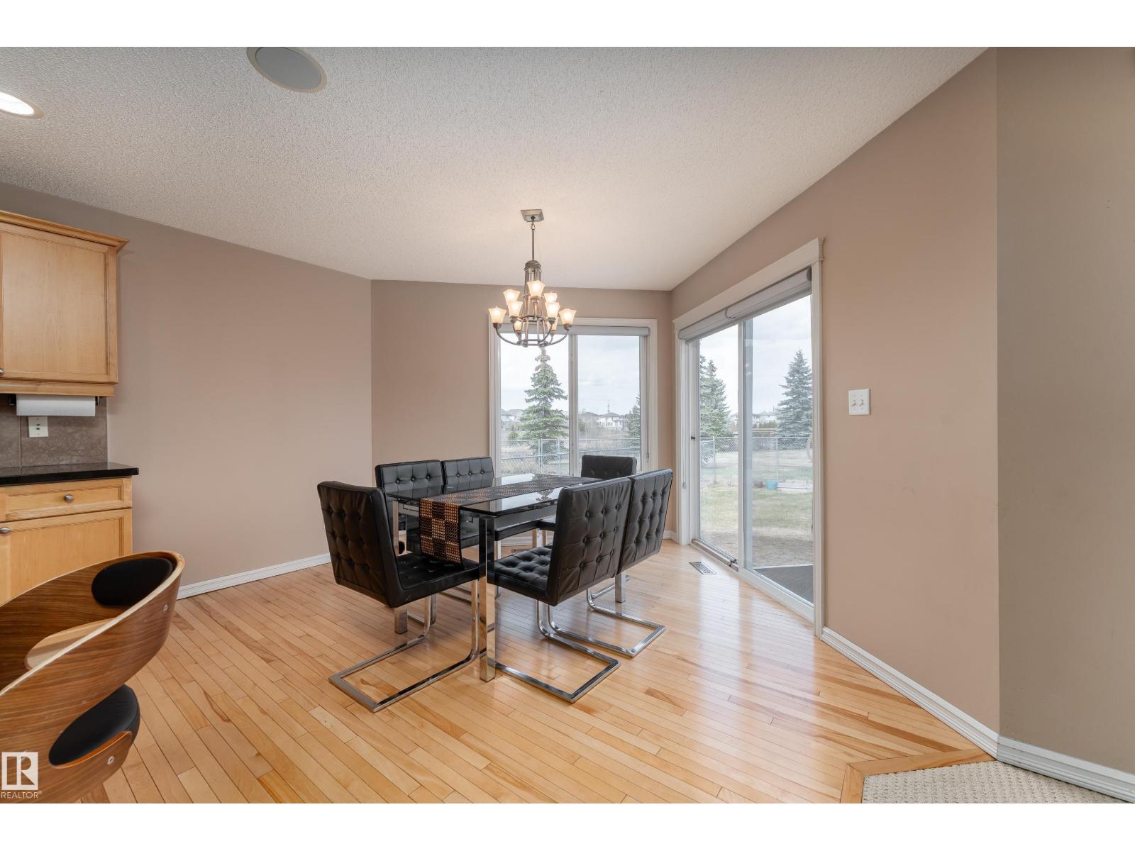 8706 175 AV NW, Edmonton